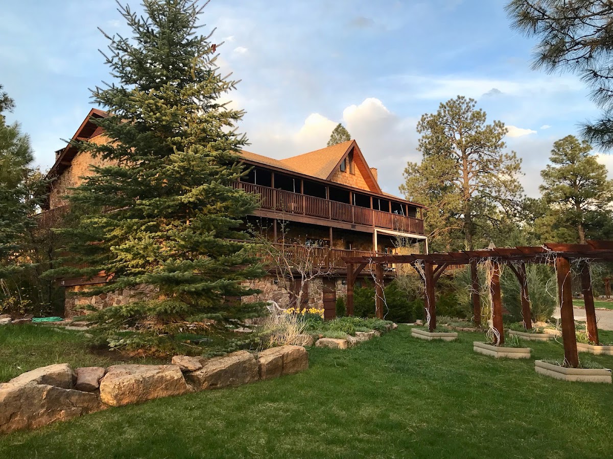 Canyon Crest Lodge